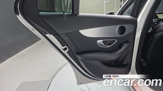 Mercedes-Benz C-Class 2018 — photo 15
