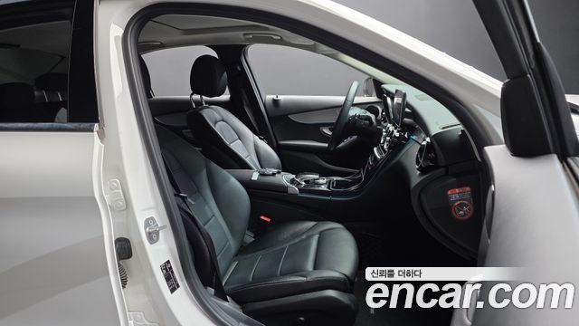 Mercedes-Benz C-Class 2018 — photo 16