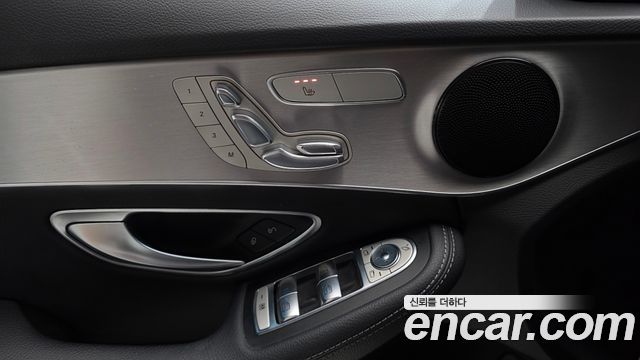 Mercedes-Benz C-Class 2018 — photo 27