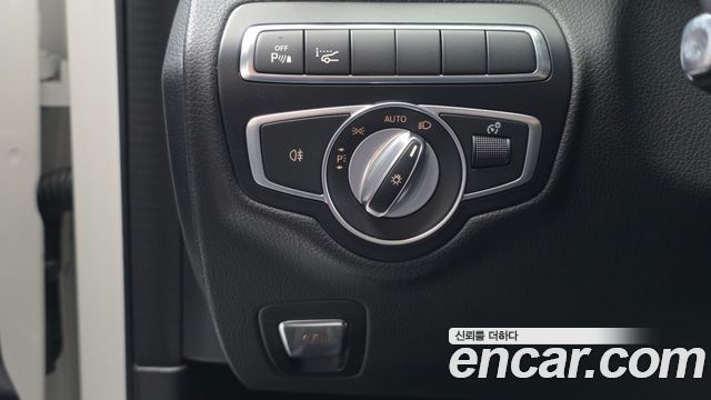 Mercedes-Benz C-Class 2018 — photo 28