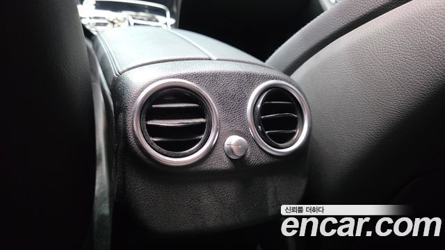 Mercedes-Benz C-Class 2018 — photo 29