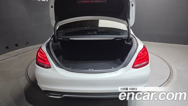 Mercedes-Benz C-Class 2018 — photo 31