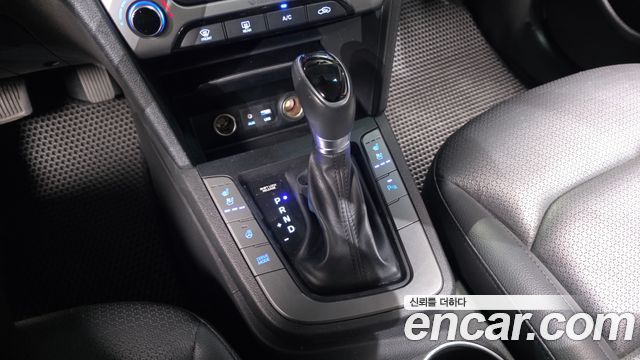 Hyundai AVANTE 2018 — photo 12
