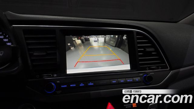 Hyundai AVANTE 2018 — photo 21