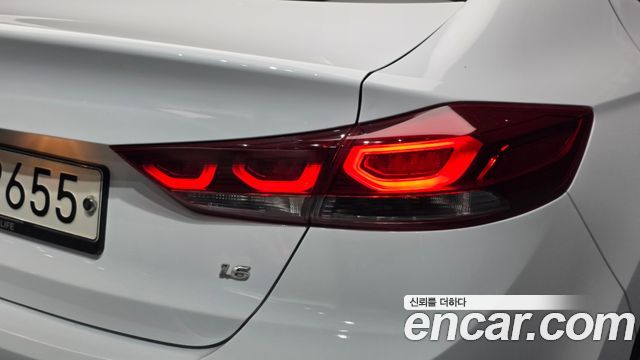 Hyundai AVANTE 2018 — photo 9