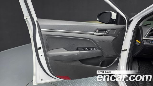 Hyundai AVANTE 2018 — photo 14