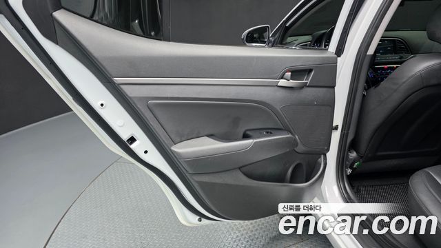 Hyundai AVANTE 2018 — photo 15