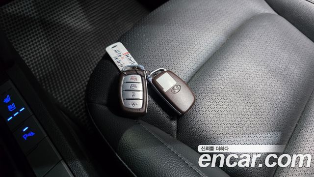 Hyundai AVANTE 2018 — photo 32