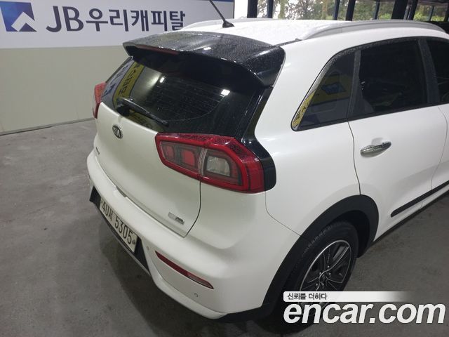 Kia Niro 2018 — photo 12
