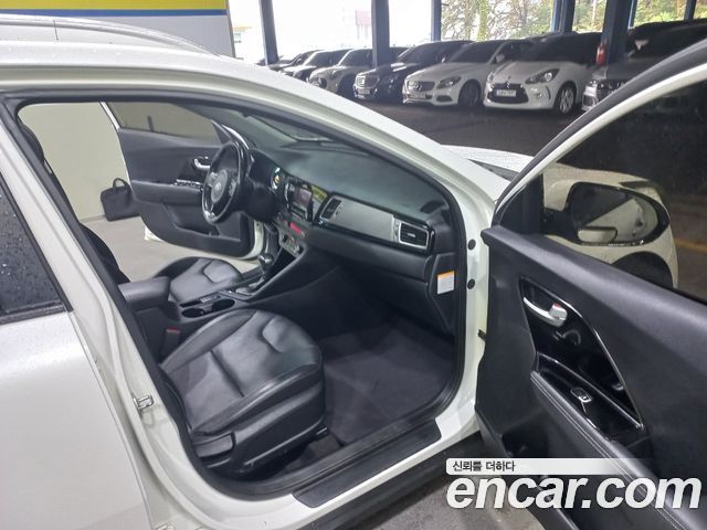 Kia Niro 2018 — photo 19