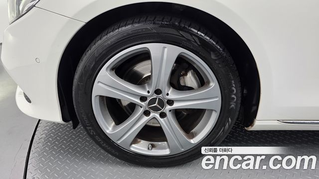 Mercedes-Benz E-Class 2017 — photo 5