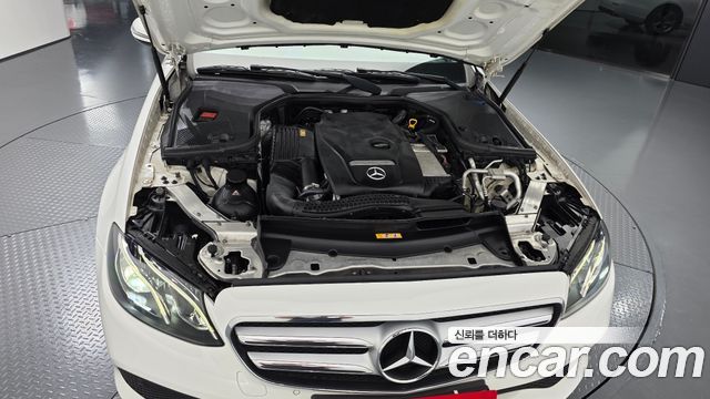 Mercedes-Benz E-Class 2017 — photo 6