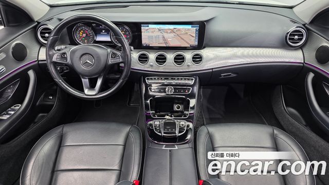 Mercedes-Benz E-Class 2017 — photo 10