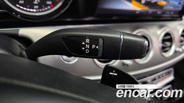 Mercedes-Benz E-Class 2017 — photo 12