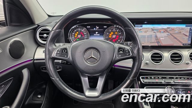 Mercedes-Benz E-Class 2017 — photo 19