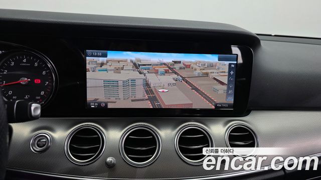 Mercedes-Benz E-Class 2017 — photo 20