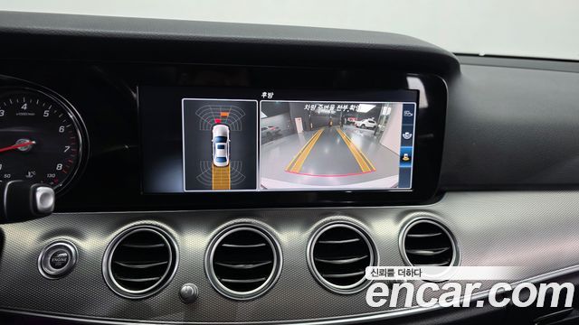 Mercedes-Benz E-Class 2017 — photo 21