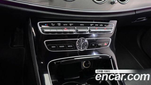 Mercedes-Benz E-Class 2017 — photo 23