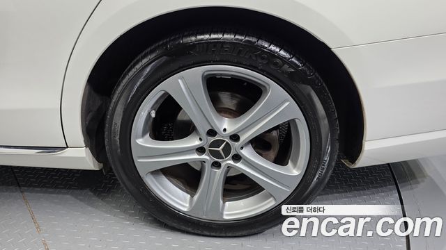 Mercedes-Benz E-Class 2017 — photo 7