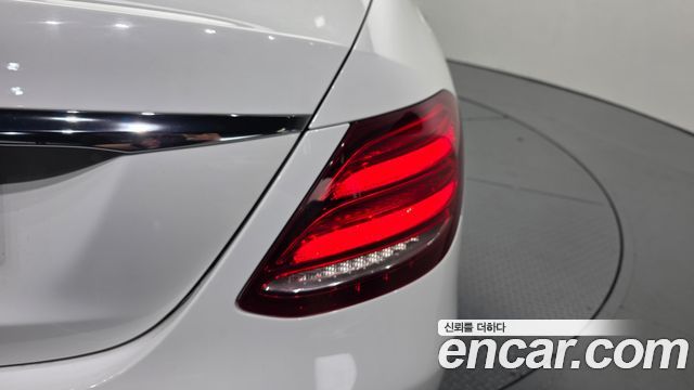 Mercedes-Benz E-Class 2017 — photo 9