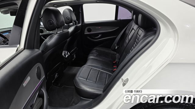 Mercedes-Benz E-Class 2017 — photo 16
