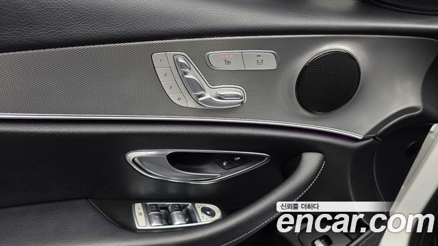 Mercedes-Benz E-Class 2017 — photo 31