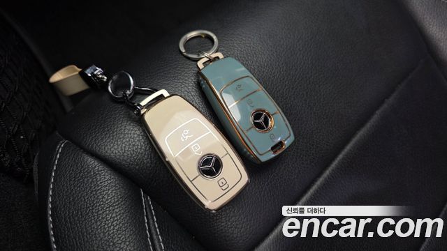 Mercedes-Benz E-Class 2017 — photo 32