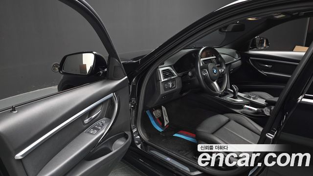 BMW 3-Series 2018 — photo 13
