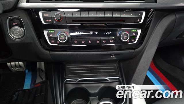 BMW 3-Series 2018 — photo 23