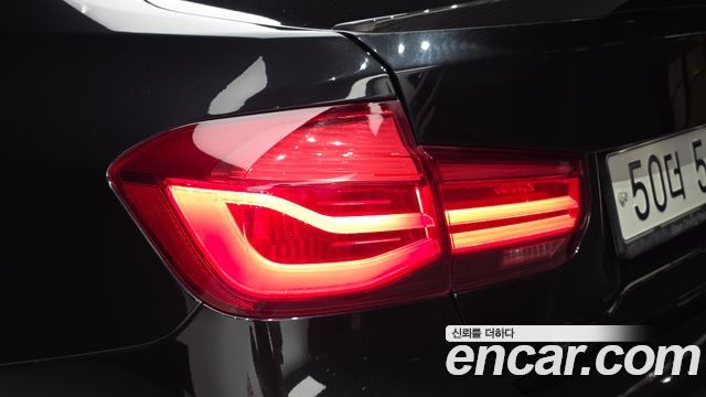 BMW 3-Series 2018 — photo 9