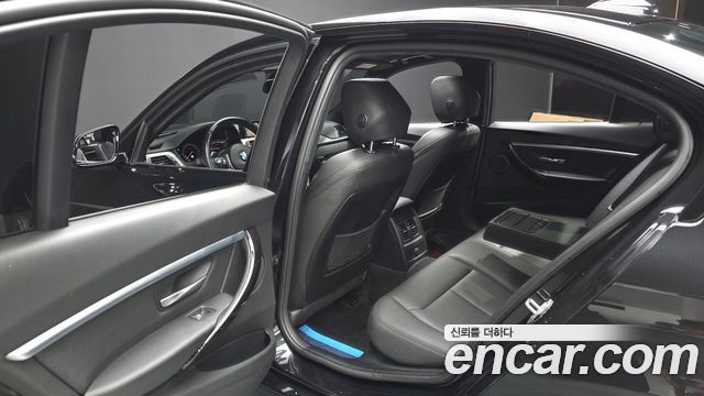 BMW 3-Series 2018 — photo 16