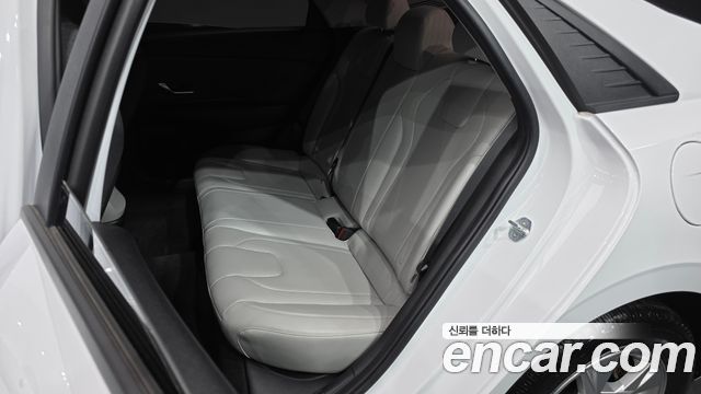 Hyundai AVANTE 2021 — photo 16