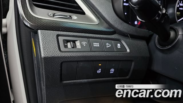 Hyundai Santafe 2018 — photo 30