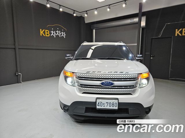 Ford Explorer 2013 — photo 2