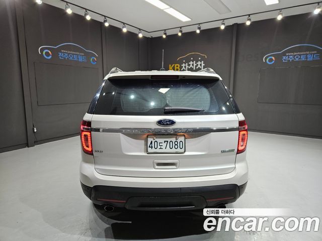 Ford Explorer 2013 — photo 4