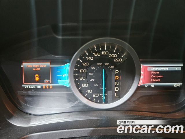 Ford Explorer 2013 — photo 17
