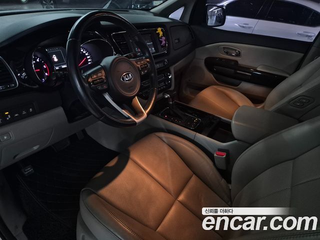 Kia Canival 2018 — photo 7
