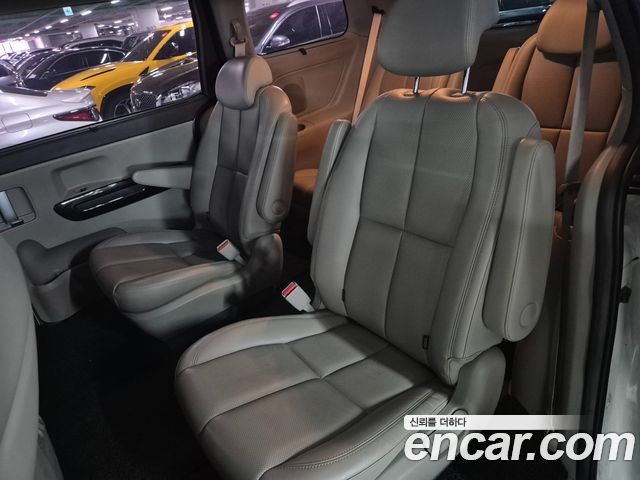 Kia Canival 2018 — photo 9