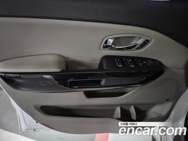 Kia Canival 2018 — photo 10