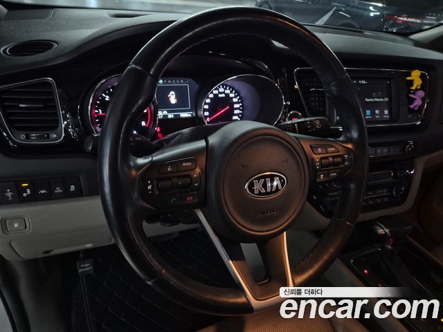 Kia Canival 2018 — photo 15