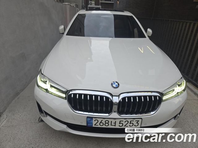 BMW 5-Series 2022 — photo 1