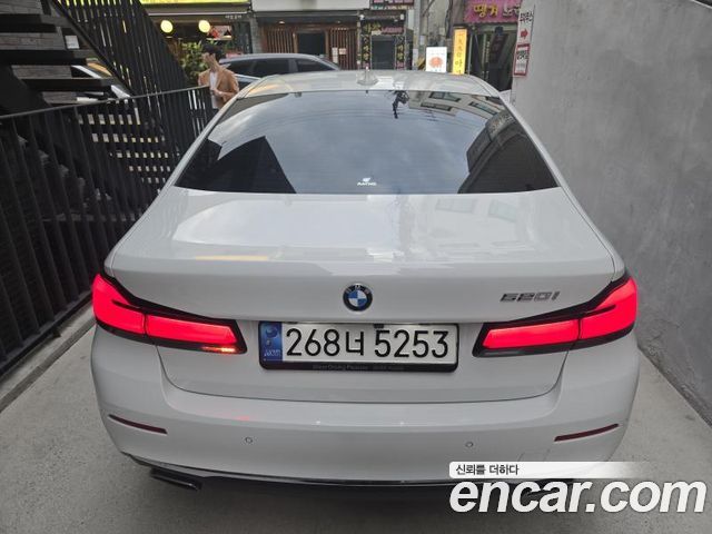 BMW 5-Series 2022 — photo 2