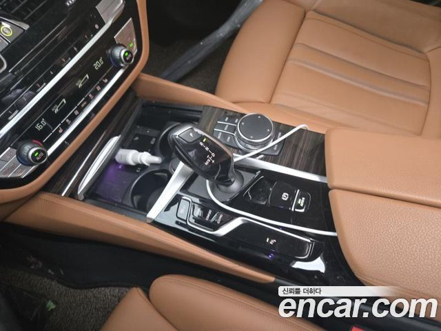 BMW 5-Series 2022 — photo 7