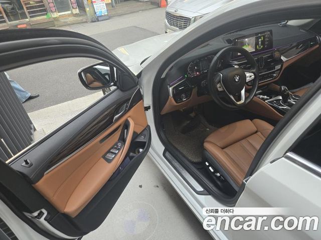BMW 5-Series 2022 — photo 9