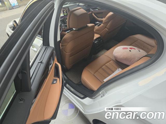 BMW 5-Series 2022 — photo 10