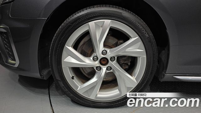 Audi A4 2021 — photo 5
