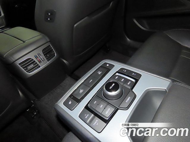 Genesis G80 2017 — photo 18