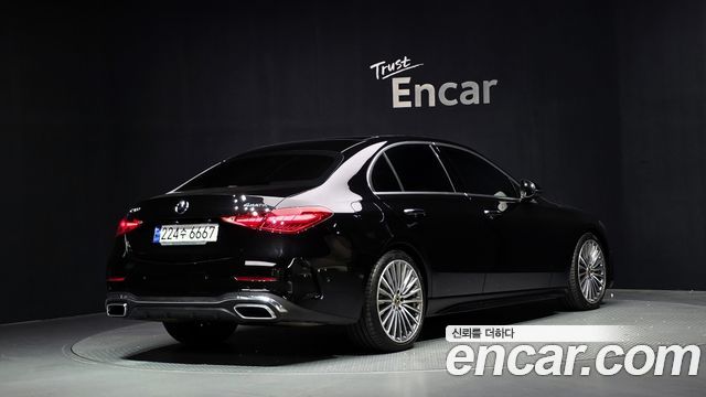 Mercedes-Benz C-Class 2023 — photo 2