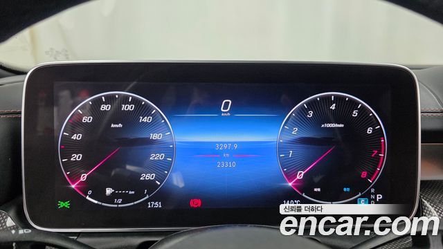 Mercedes-Benz C-Class 2023 — photo 11