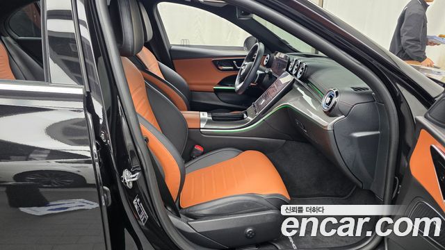 Mercedes-Benz C-Class 2023 — photo 17